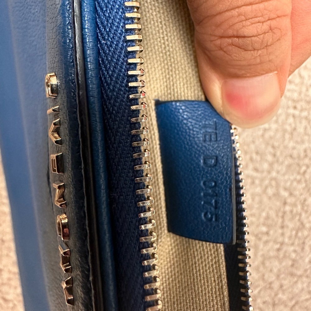 Preloved Givenchy Pouch - Picture 6 of 6
